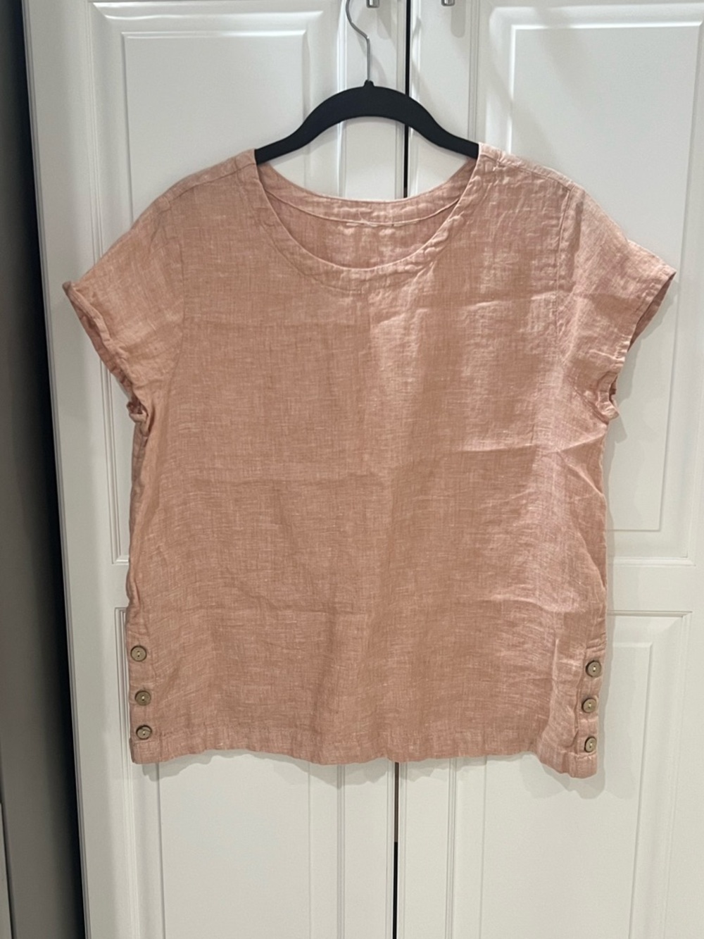 Women’s 100% linen top size medium